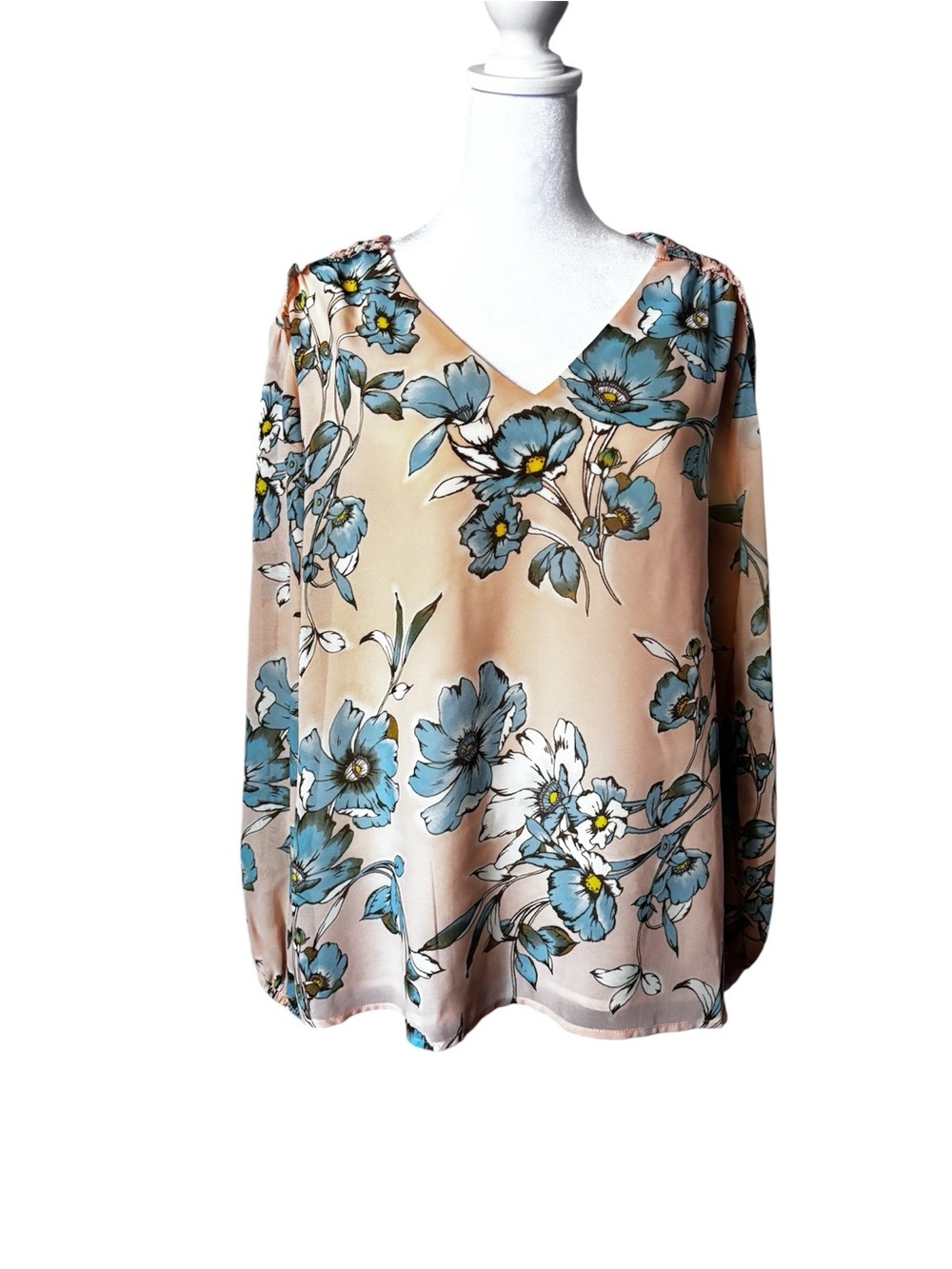 Belle by Kim Gravel Light Pink V-Neck Blouse with Blue Floral Print New Without